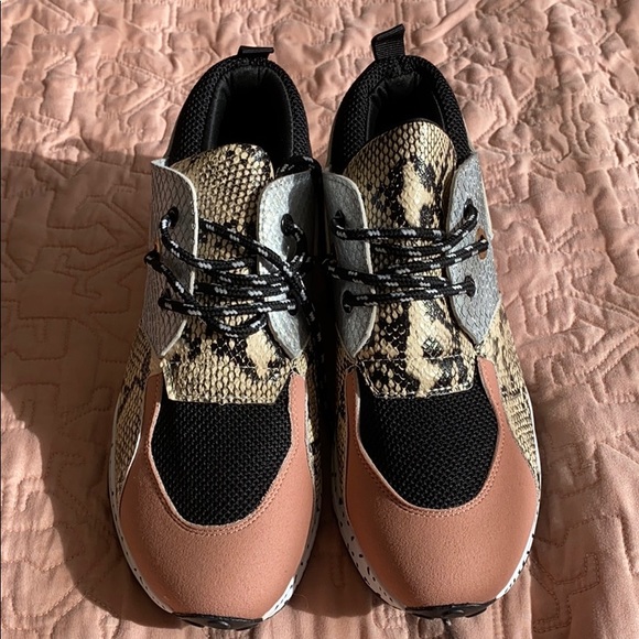 Yoki Shoes - YOKI SNEAKERS (STEVE MADDEN DUPE) NEVER WORN